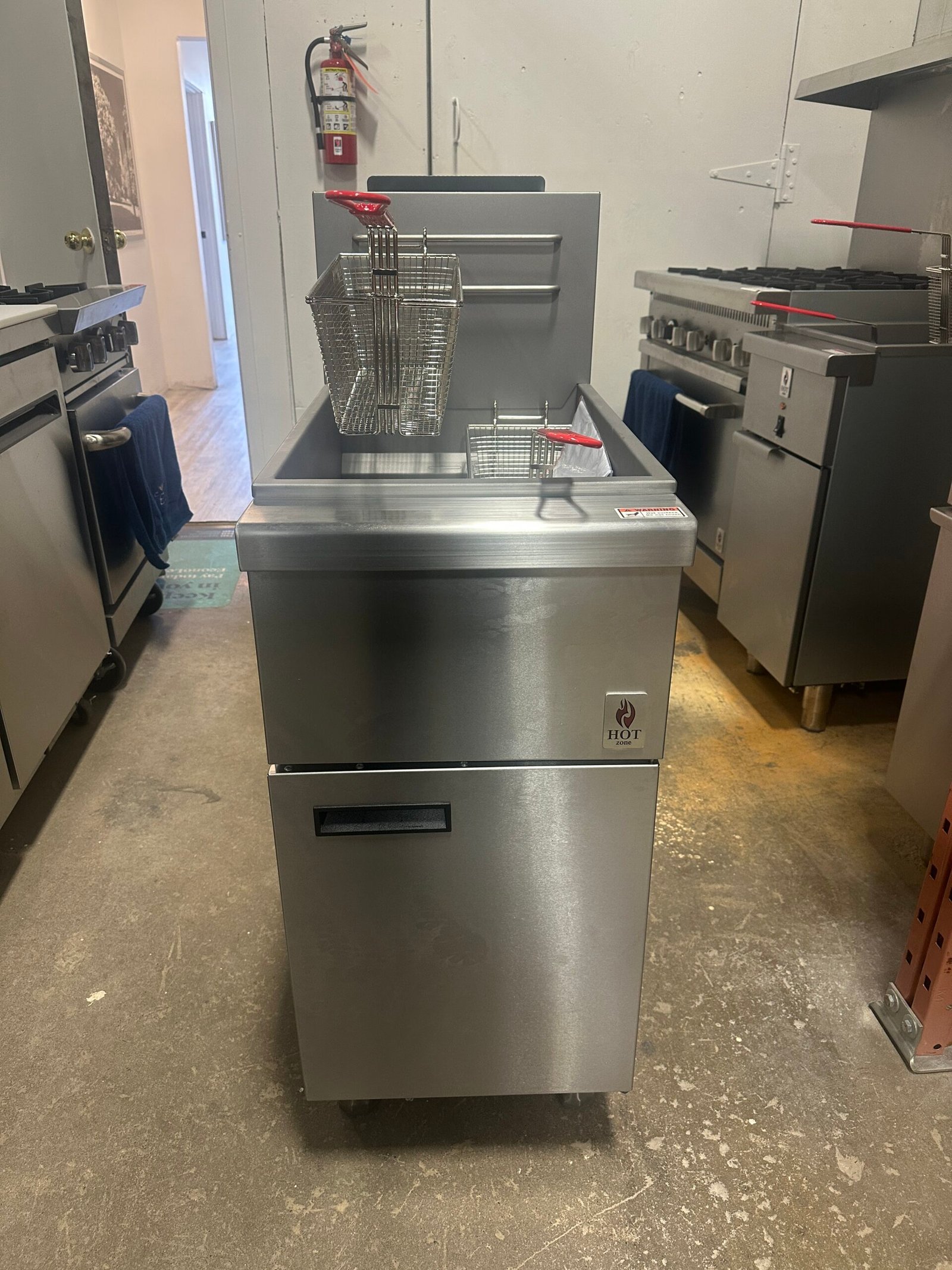 40 lbs. Capacity Gas Deep Fryer NG or LP 90,000 BTU Hot Zone HZ-F3