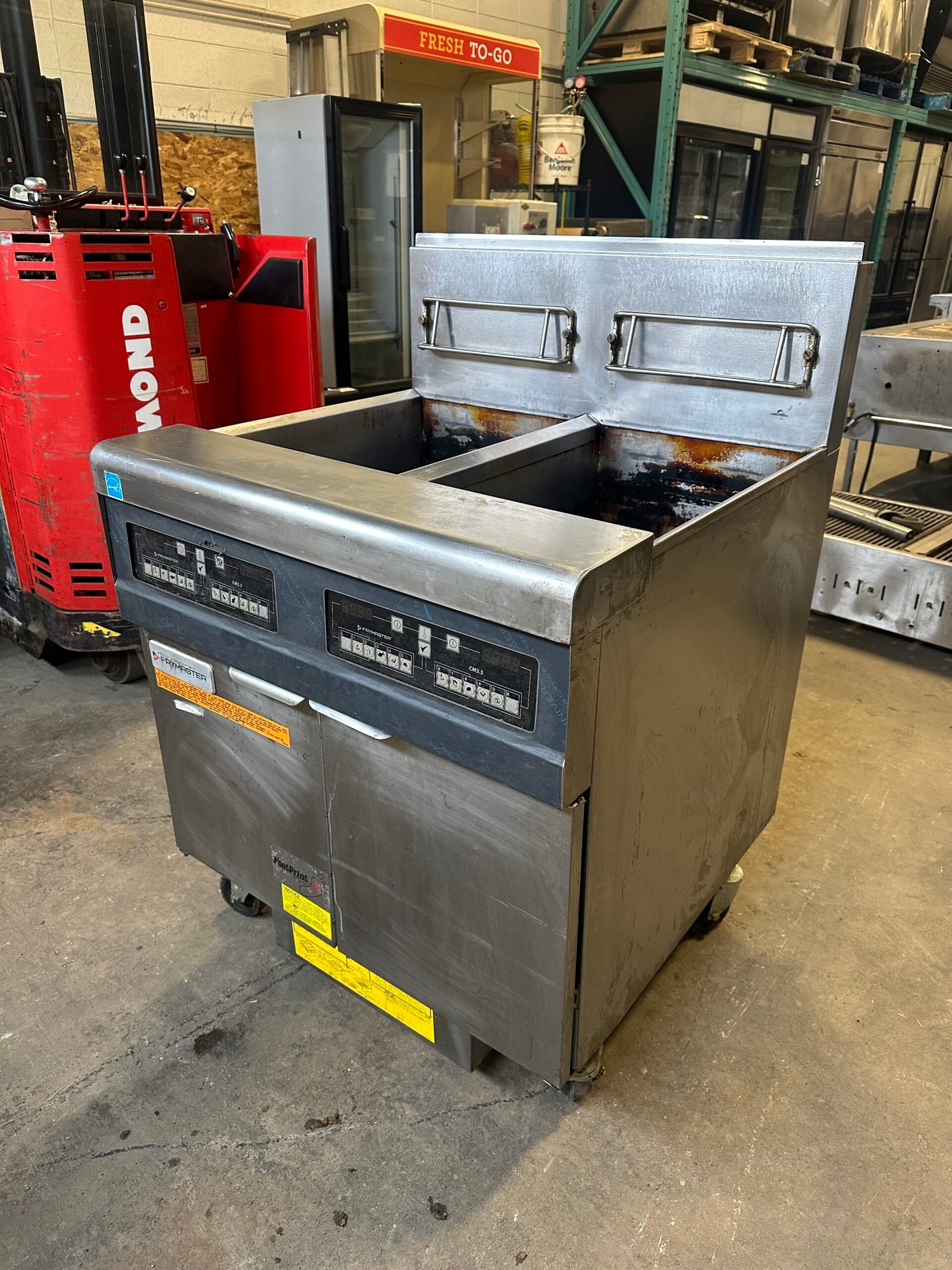 Frymaster High Efficiency 2 x 50 Lb NG Fryer with Filtration FPPH255-CL