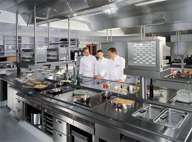 Importance of Food Preparation Equipments in Today’s Commercial Kitchens